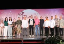 Diwarnai Kembang Api, Mid Autumn Festival Meriah