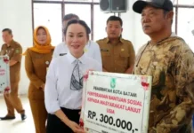 Wakil Walikota Batam Serahkan Bantuan untuk 158 Lansia