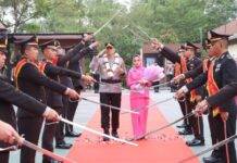Kedatangan Kapolresta Barelang yang Baru Disambut Pedang Pora