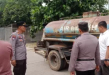 Polisi Amankan Distribusi Air Bersih di Tanjung Sengkuang