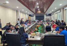 Warga Tanjungsengkuang Demo soal Air ke DPRD Batam