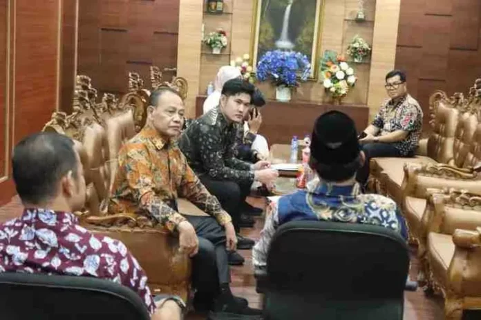 Kamaluddin-Terima-Kunjungan-Ketua-DPRD-OKUS
