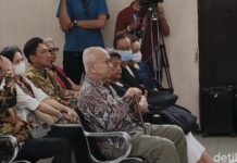 Nono Anwar Makarim Hadiri Sidang Perdana Praperadilan Nadiem di PN Jaksel