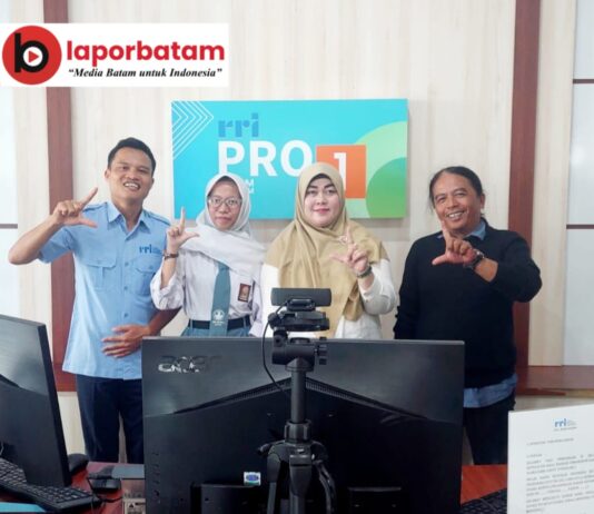 Berprestasi, Podcast RRI Undang Nada Salsabila Kamil