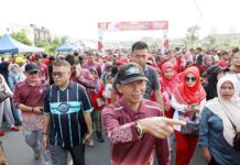 Amsakar Jalan dan Senam Bersama Ribuan Warga Batu Ampar, Tekankan Pentingnya Kekompakan