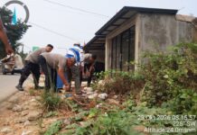 Polsek Nongsa dan Warga Gotong Royong Bersihkan Lingkungan, Implementasikan Program Quick Wins Kapolri