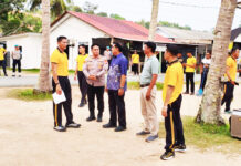 Kapolda Kepri Pimpin Aksi Bersih Pantai Tanjung Bemban, Dorong Kepedulian Warga terhadap Lingkungan